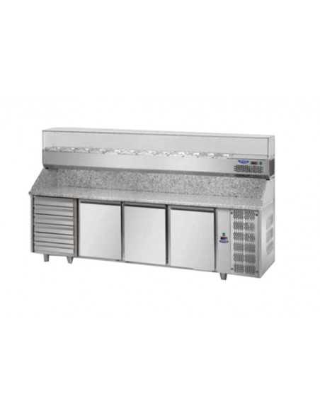 Banco pizza 3 porte e 6 cassetti - Vetrina - Cm 242 x 75 x 149/156 h Banco pizza 3 porte e 6 cassetti - Vetrina - Cm 242 x 75 x 149/156 h