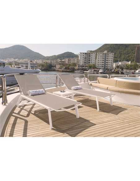 Cot - Painted aluminium frame with rear wheels - Textilene coating - Dimensions cm L194 x P67