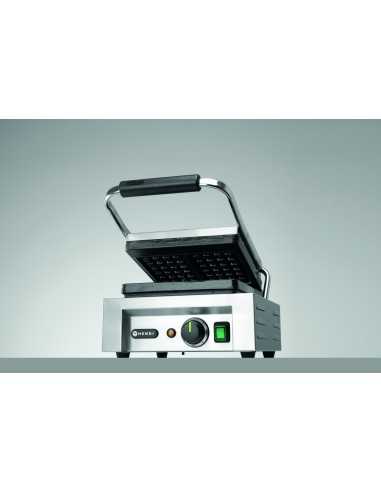 Professional waffle maker for 2 square 4x6 waffles