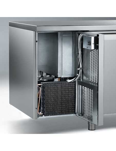 Tavolo per cioccolato - N.4 porte - cm 251.2 x 75 x 85 h