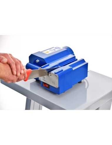 Professional knife sharpener with 6 cm grinding wheels