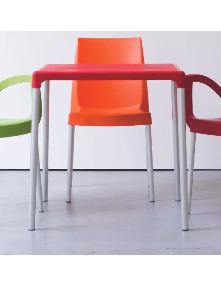 Polypropylene table - Dimensions cm 70 x 70 x 72 h