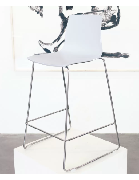 Taburete de polipropileno - Dimensiones cm 49 x 47 x 98 h