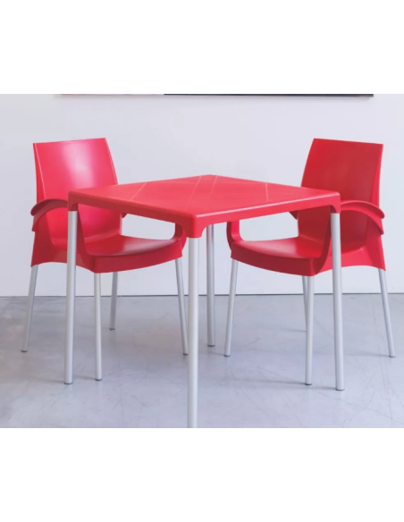 Poltrona in polipropilene - Dimensioni cm 56 x 52 x 85 h