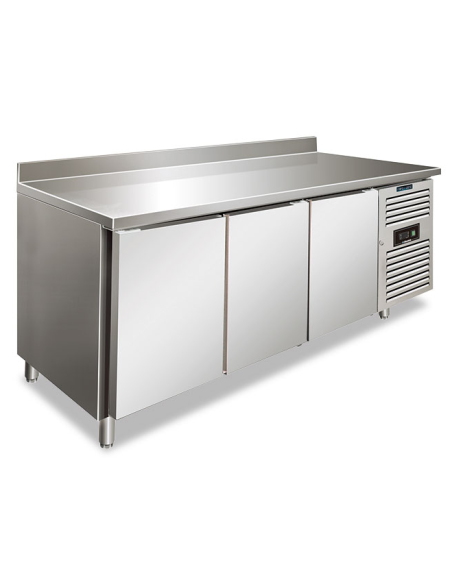 Tavolo refrigerato con 3 porte - Alzatina - Ventilato - cm 179.5 x 60 x 96 h Tavolo refrigerato con 3 porte - Alzatina - Ventilato - cm 179.5 x 60 x 96 h