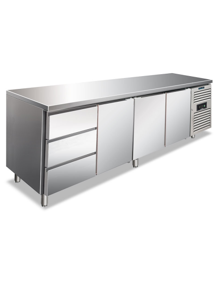Mesa refrigerada 3 puertas y 3 cajones - Ventilada - cm 223 x 70 x 86 h Mesa refrigerada 3 puertas y 3 cajones - Ventilada - cm 223 x 70 x 86 h