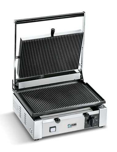 Cast iron plate with ribbed top and ribbed lid...