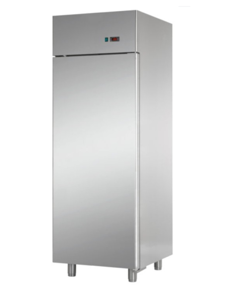 Frigo 700 L, friggitrice 9+9, cucina gas 4 fuochi, tavolo 430 ante scorr. 200 cm, cappa senza motore 240 cm, fry top el. rigato