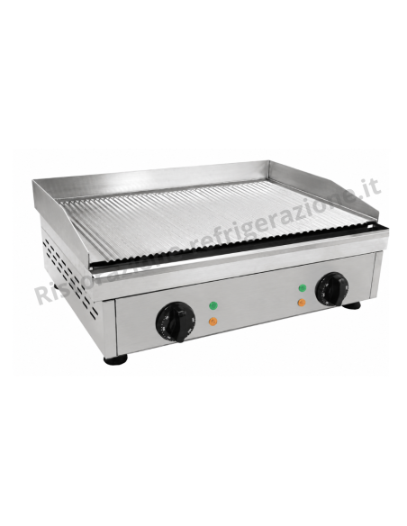 Frigo 700 L, freidora 9+9, cocina gas 4 fuegos, mesa 430 puertas corred. 200 cm, campana sin motor 240 cm, fry top el. estriado