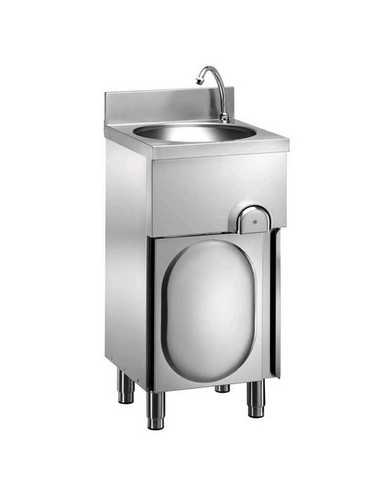700 L fridge, 9+9 L fryer, knee-operated sink,...
