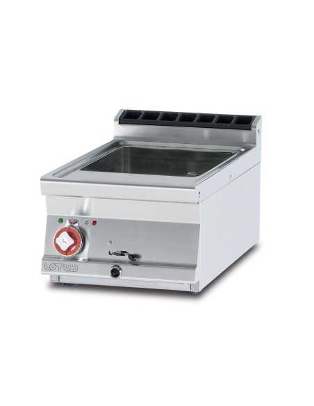 Cuocipasta gas 13 L con cesti, fry top, 6 fuochi gas, abbattitore, lavamani, forno gas, tavolo frigo 178 cm, frigg. gas 8+8 L