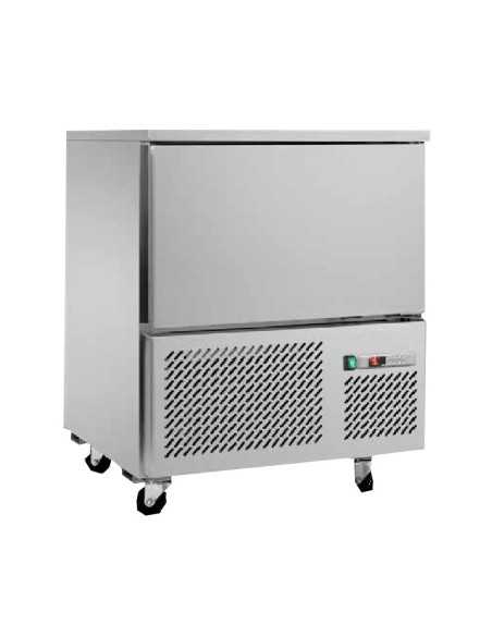 Frigo 1400 L, fry top, frigg. 8+8 L, lavamani, 6 fuochi, forno, abbattitore, cappa 200 cm, tavolo frigo 178 cm, cuocipasta 24 L