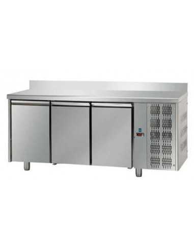 Mesa refrigerada con panel frontal y 3 puertas...