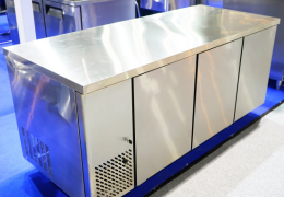 Refrigerated Work Tables for Bars and Restaurants: Maximum Efficiency and Smart Organization
