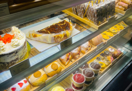 🧁Vitrinas Refrigeradas: Cómo Elegir la Más Adecuada para Bares, Pastelerías y Negocios de Alimentos