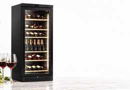 Cantinette e armadi vino professionali: conservazione, organizzazione e servizio del vino nella ristorazione